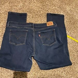 Levi mid rise skinny size 18 ( will fit sizes 14-18 cause of the stretch)
